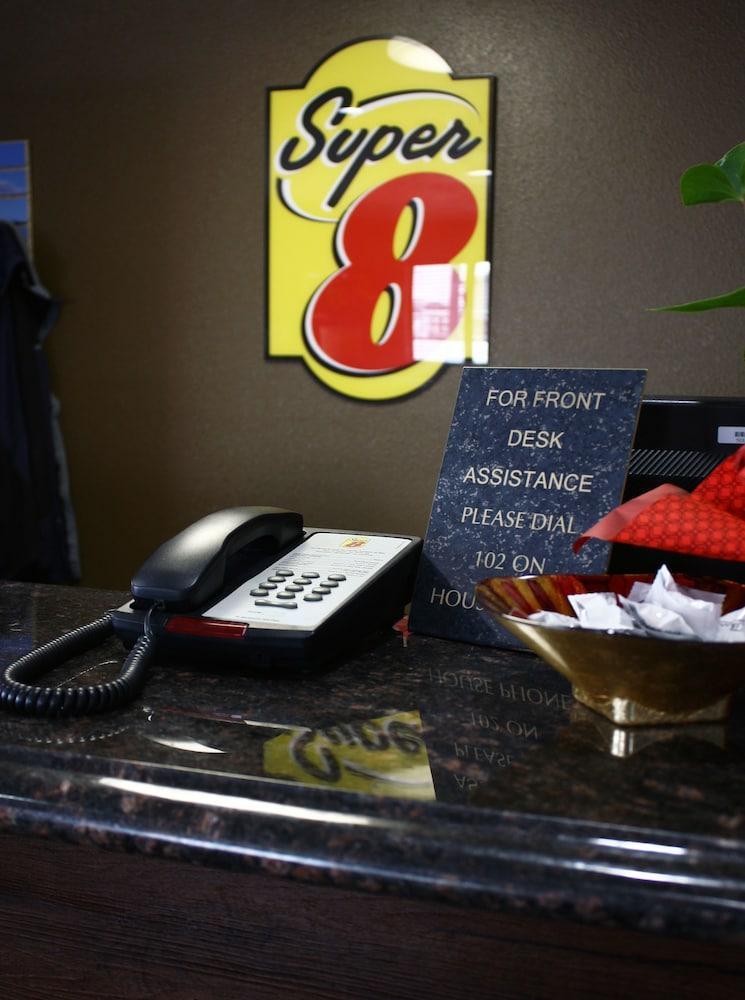 Super 8 By Wyndham Jamestown Eksteriør billede